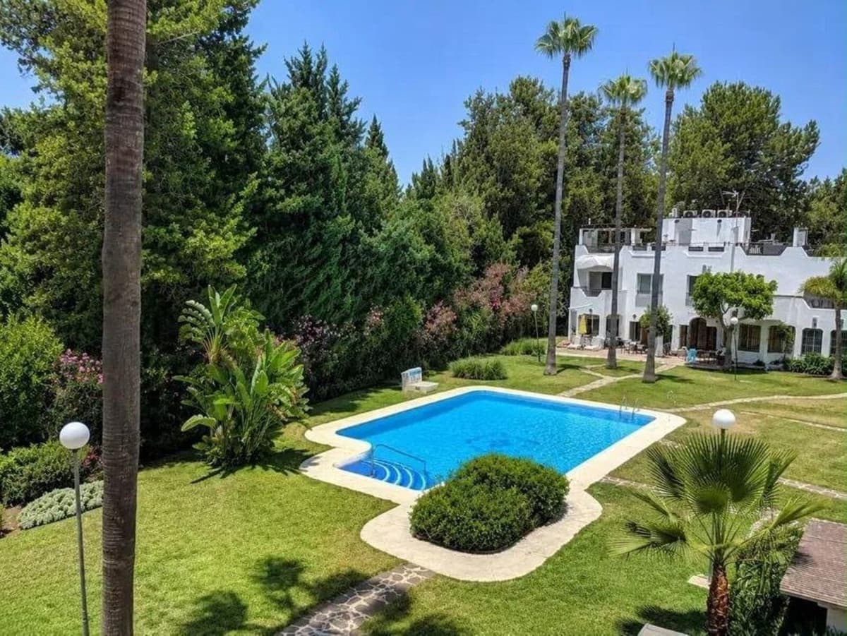 Townhouse in Nueva Andalucía — photo 1 of 10