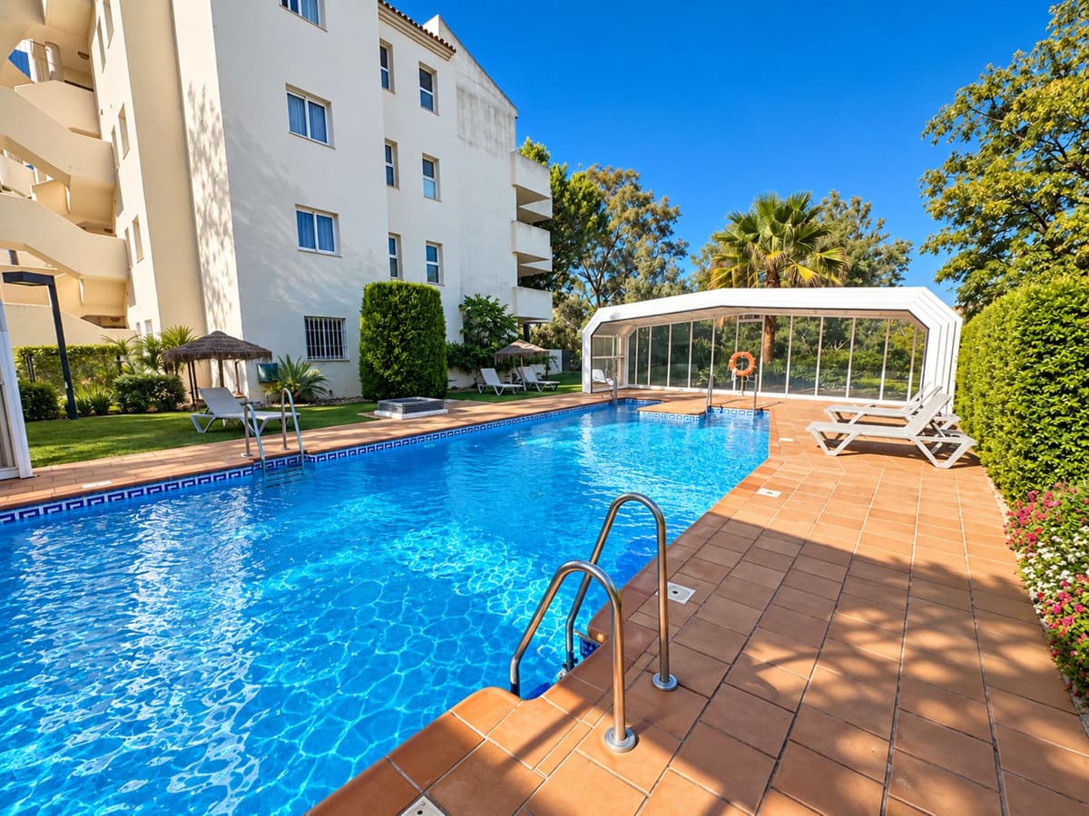 Middle Floor Apartment in Elviria — photo 2 of 10
