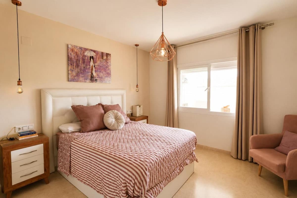 Middle Floor Apartment in Elviria — photo 6 of 10