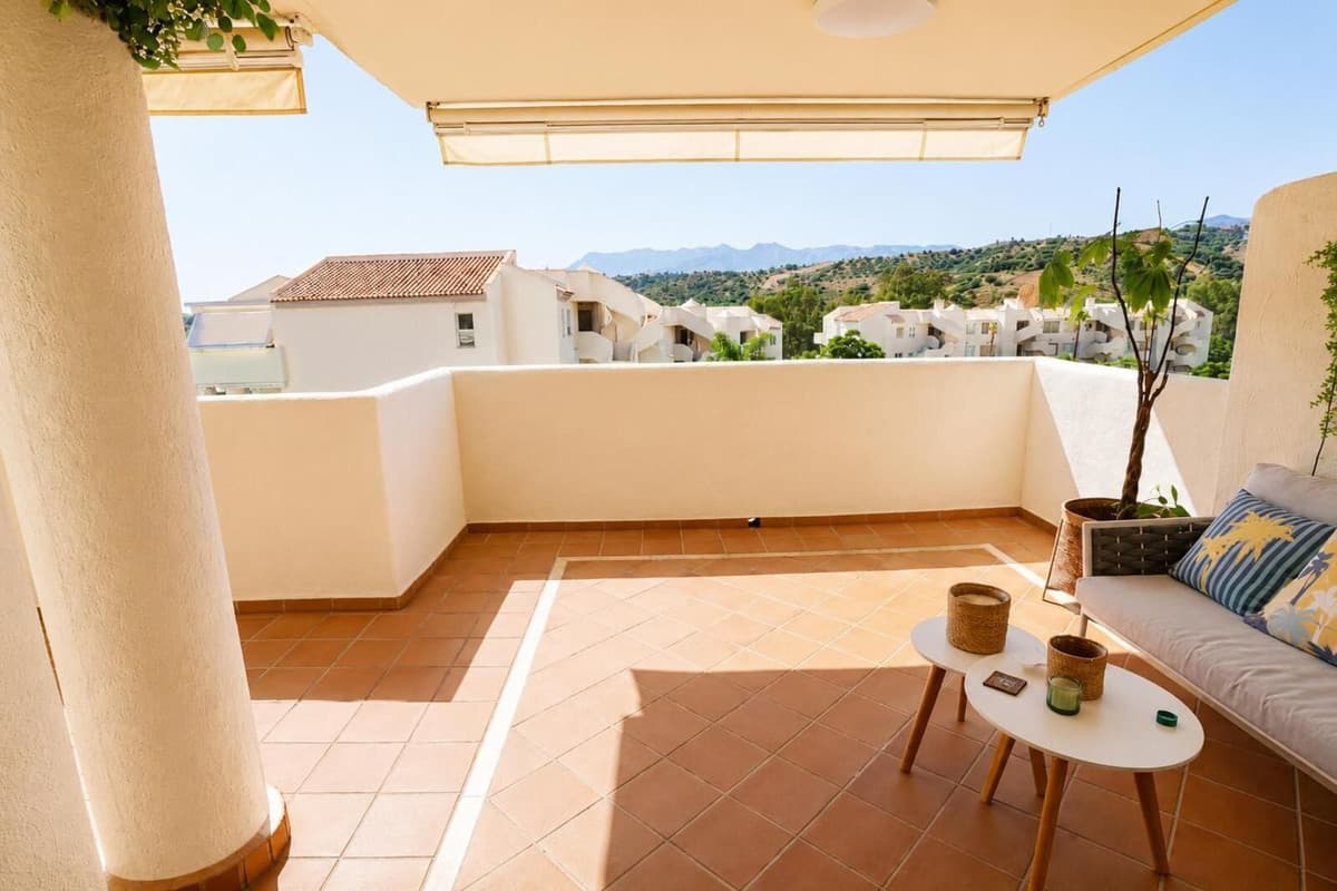 Middle Floor Apartment in Elviria — photo 7 of 10