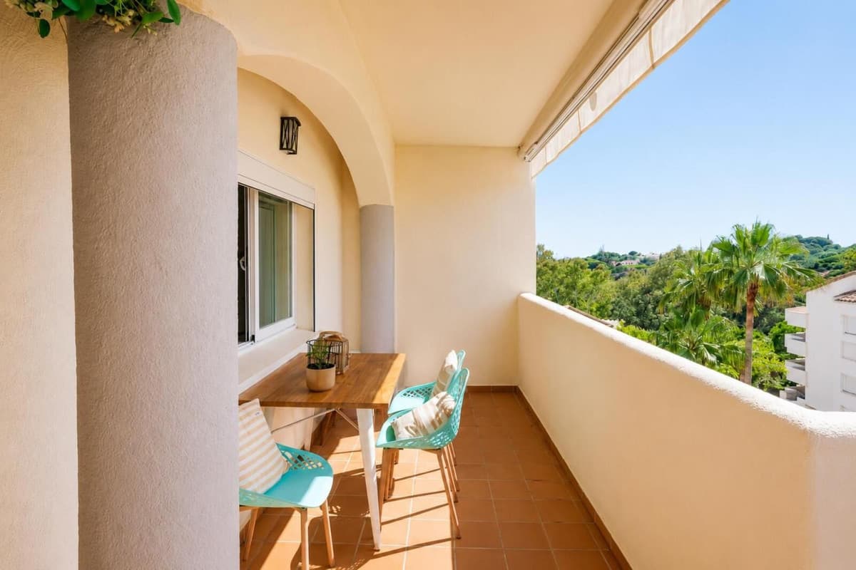Middle Floor Apartment in Elviria — photo 8 of 10
