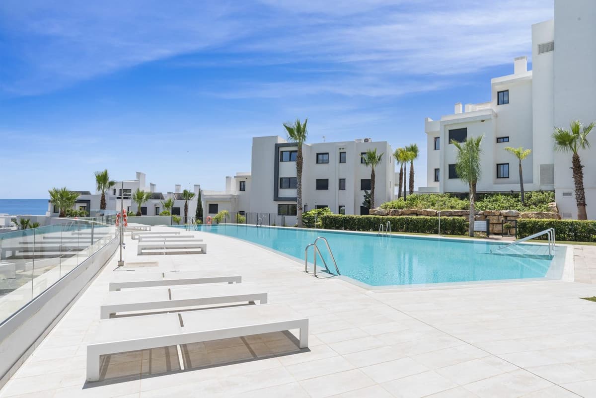 Ground Floor Apartment in Estepona — photo 1 of 10