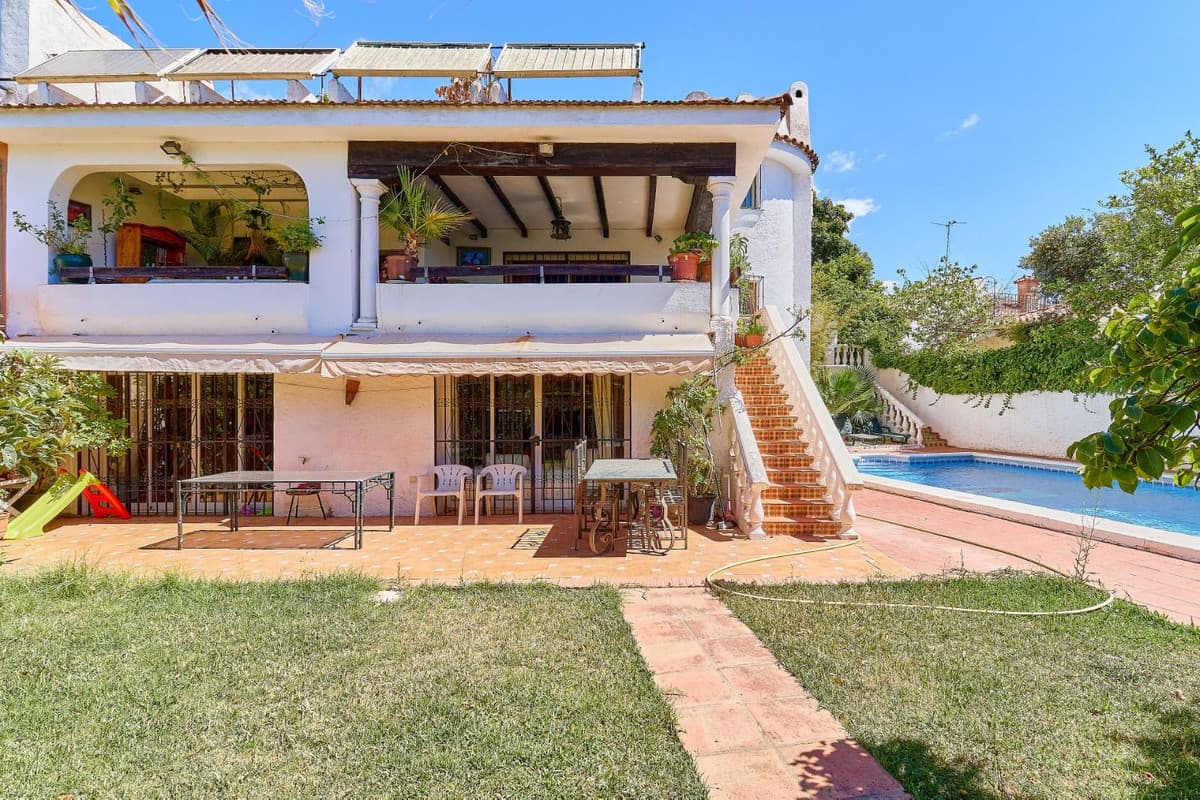 Detached Villa in Marbella — photo 1 of 10