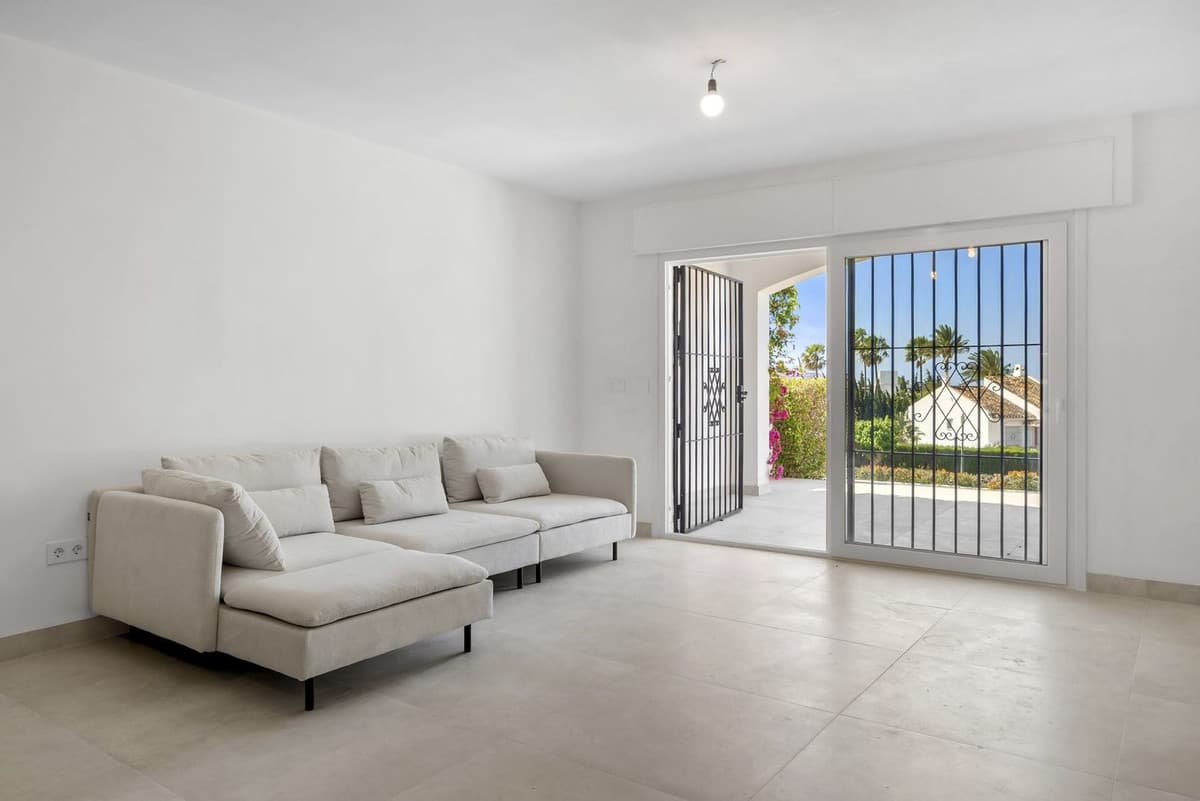 Ground Floor Apartment in Nueva Andalucía — photo 4 of 10