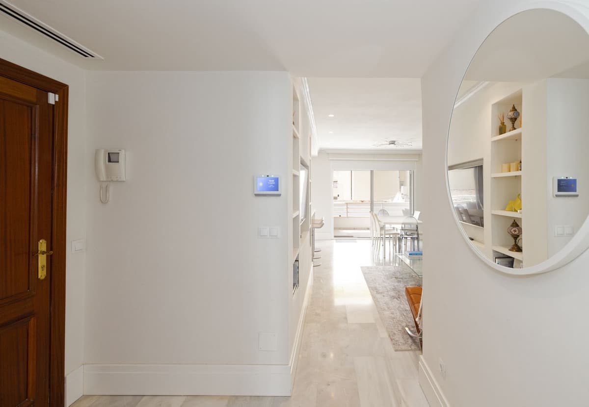 Middle Floor Apartment in Marbella — photo 2 of 10