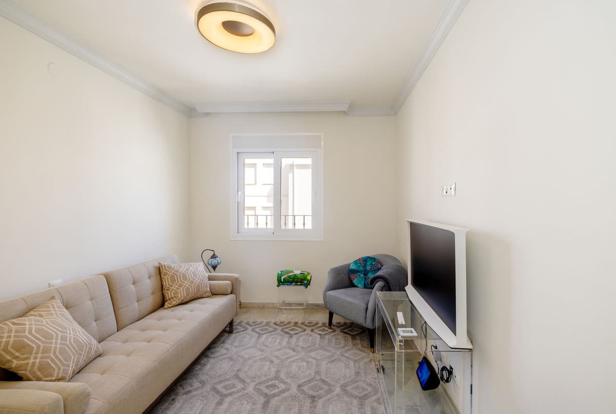 Middle Floor Apartment in Marbella — photo 3 of 10