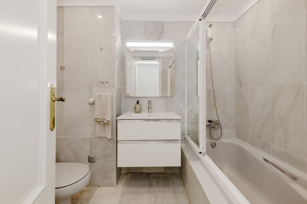 Middle Floor Apartment in Marbella — photo 5 of 10