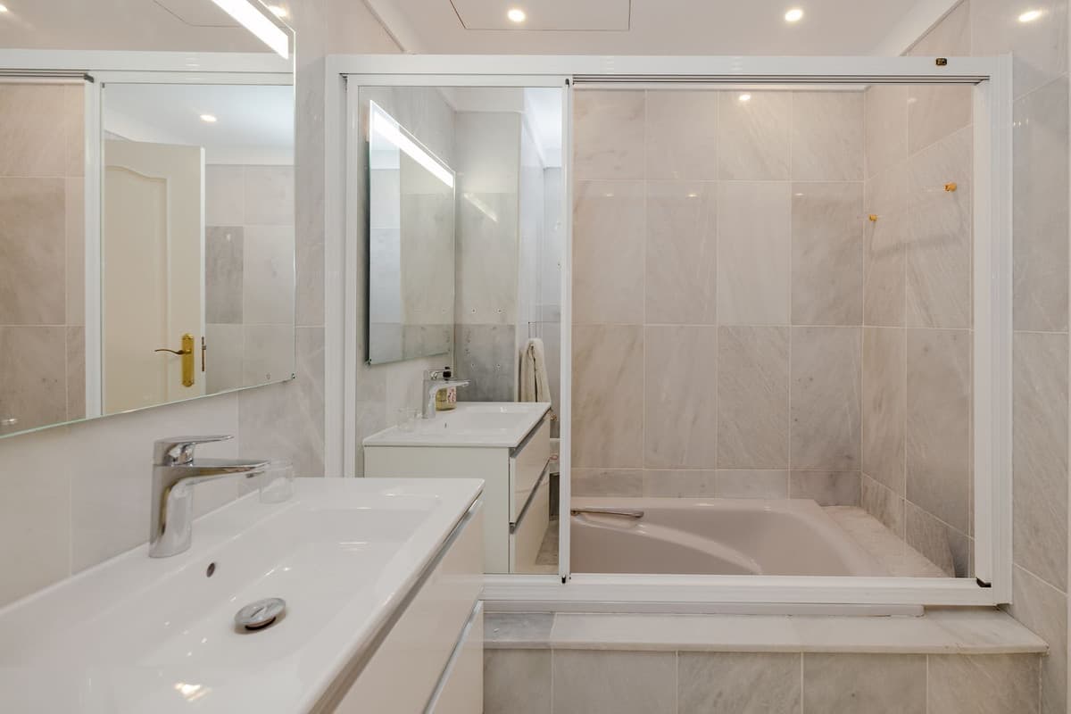 Middle Floor Apartment in Marbella — photo 6 of 10
