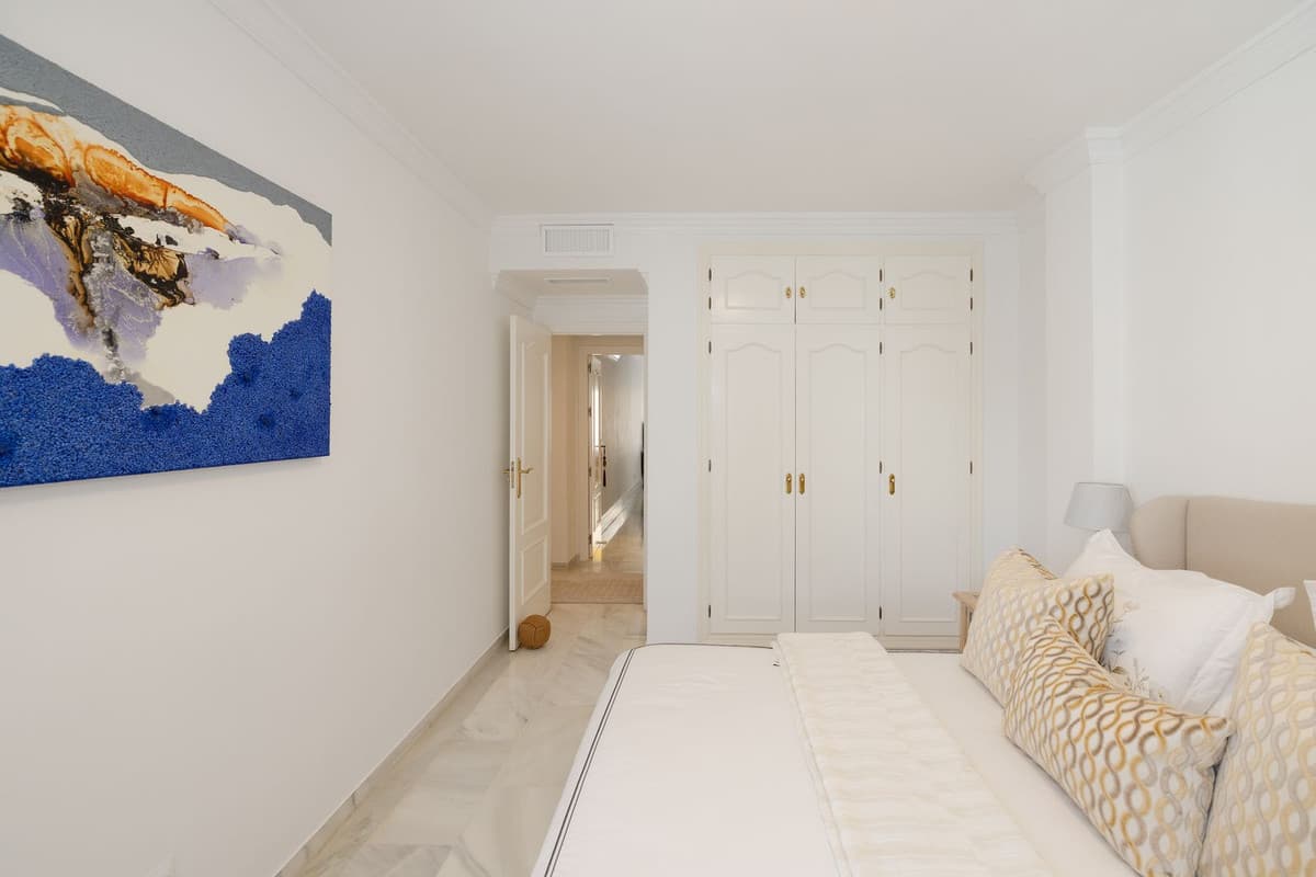 Middle Floor Apartment in Marbella — photo 10 of 10