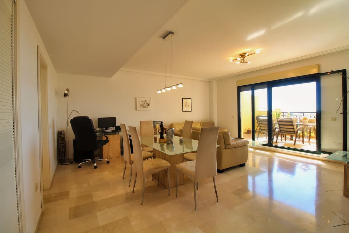 Middle Floor Apartment in Torrequebrada — photo 6 of 10