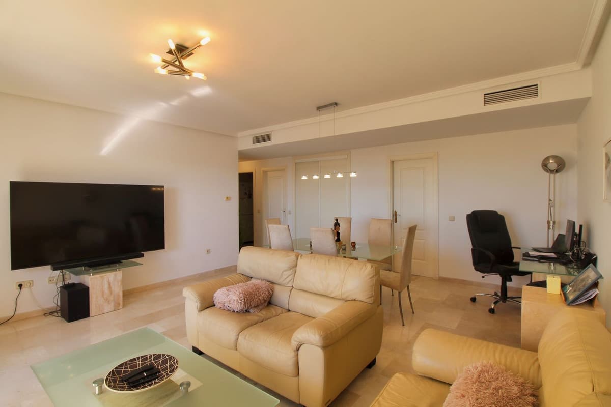 Middle Floor Apartment in Torrequebrada — photo 7 of 10