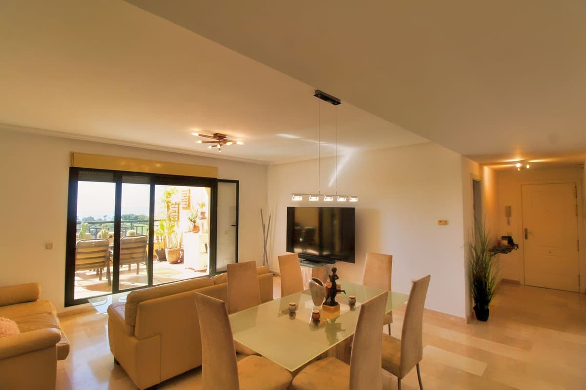 Middle Floor Apartment in Torrequebrada — photo 9 of 10