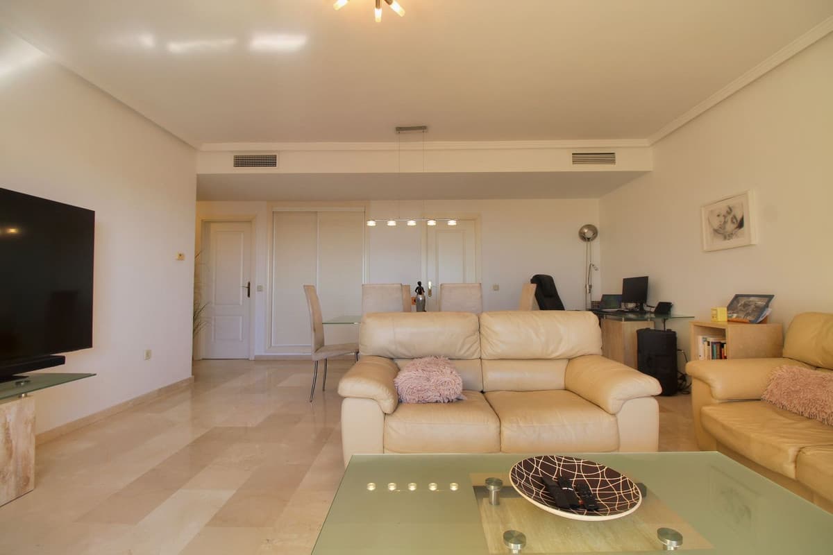 Middle Floor Apartment in Torrequebrada — photo 10 of 10