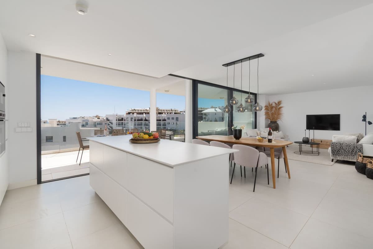 Middle Floor Apartment in Higueron — photo 4 of 10