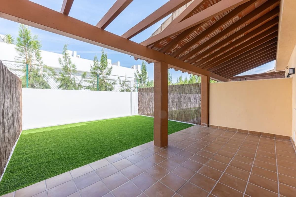 Semi-Detached House in Calahonda — photo 1 of 10