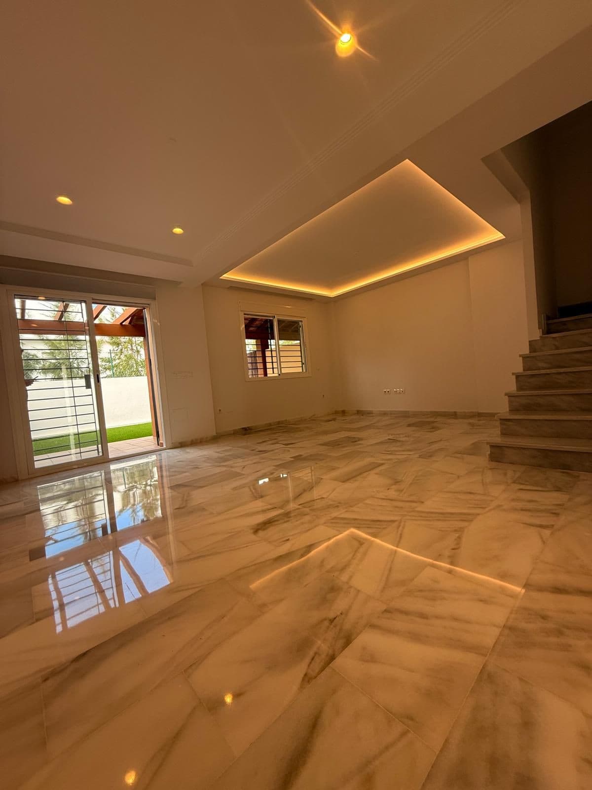 Semi-Detached House in Calahonda — photo 4 of 10