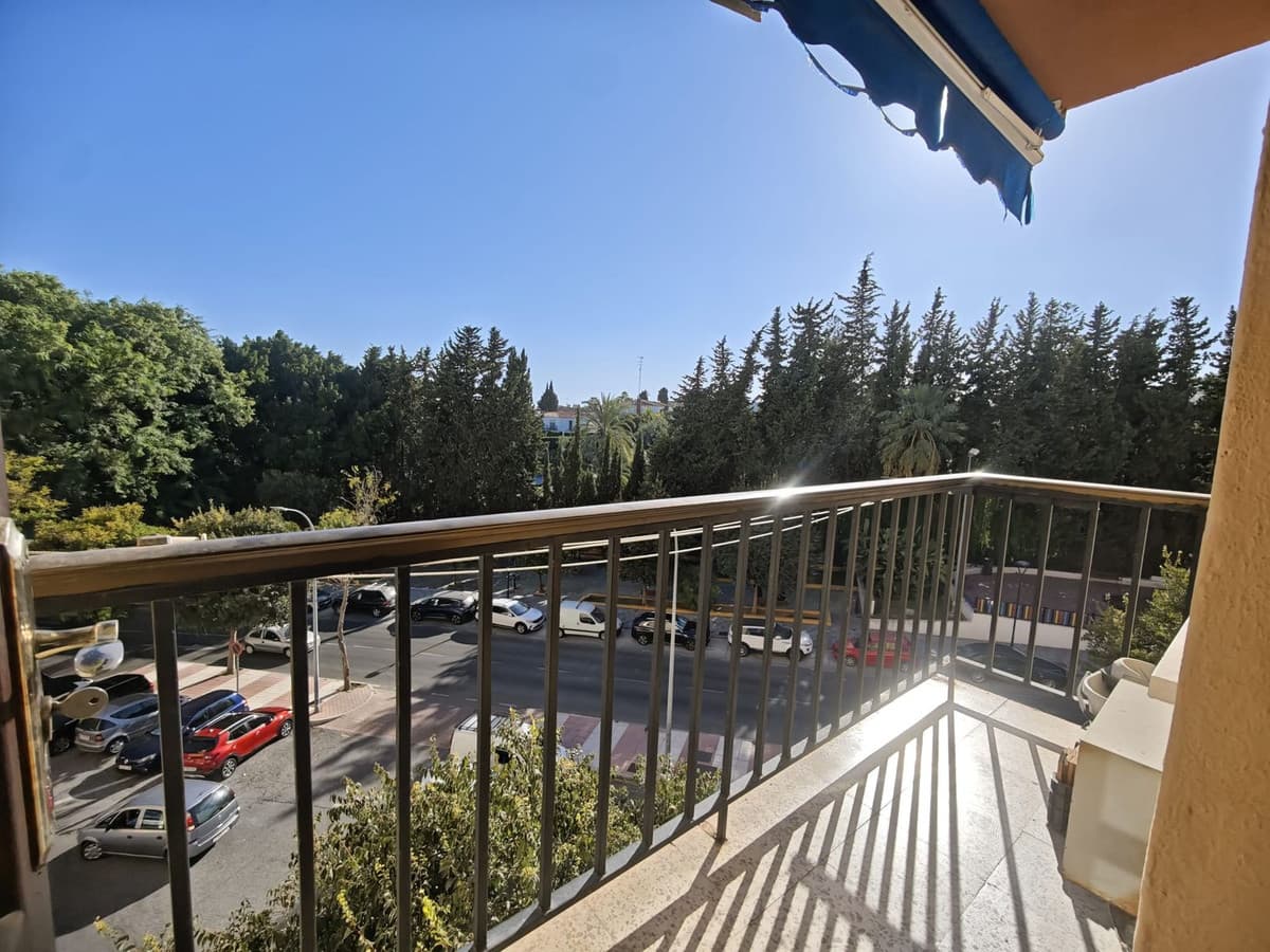 Middle Floor Apartment in Marbella — photo 1 of 10