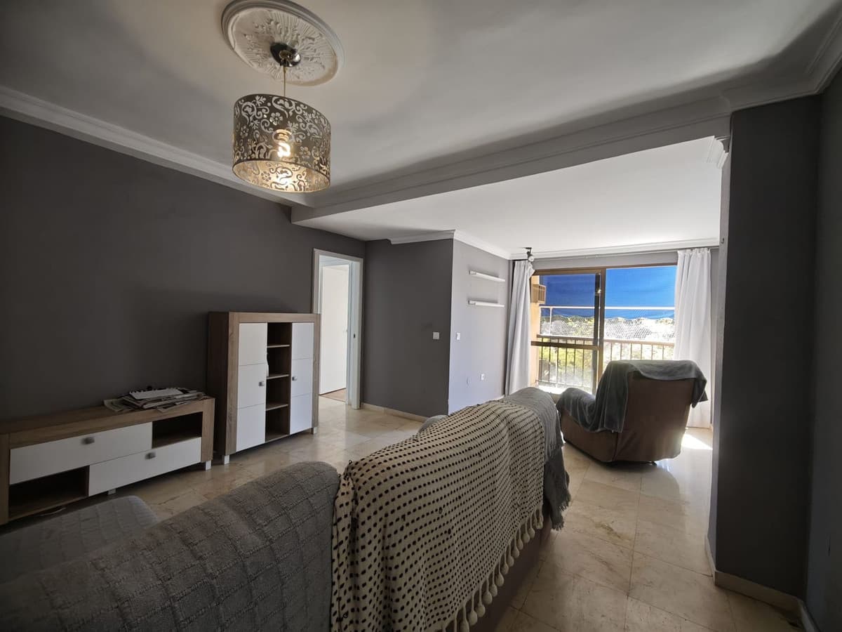 Middle Floor Apartment in Marbella — photo 2 of 10