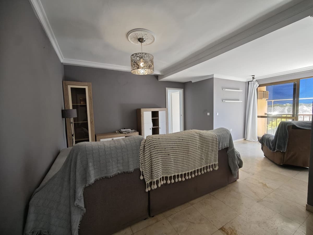 Middle Floor Apartment in Marbella — photo 3 of 10