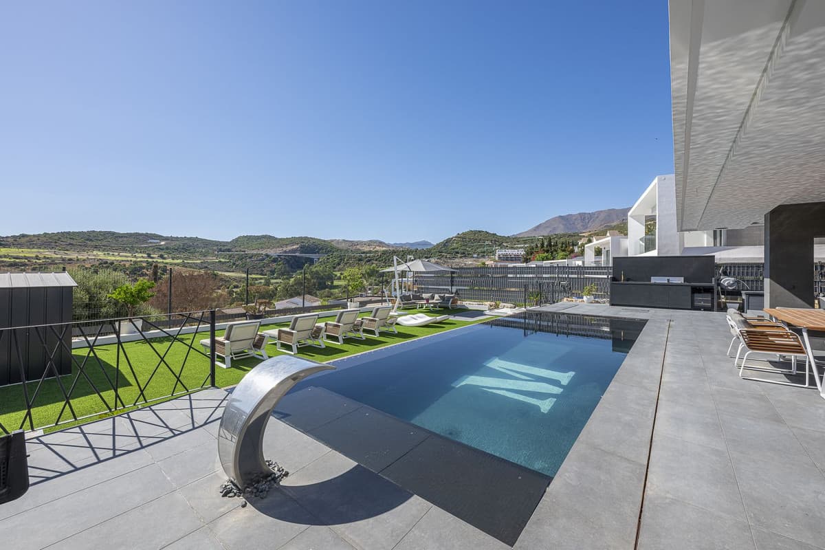 Detached Villa in Valle Romano — photo 2 of 10