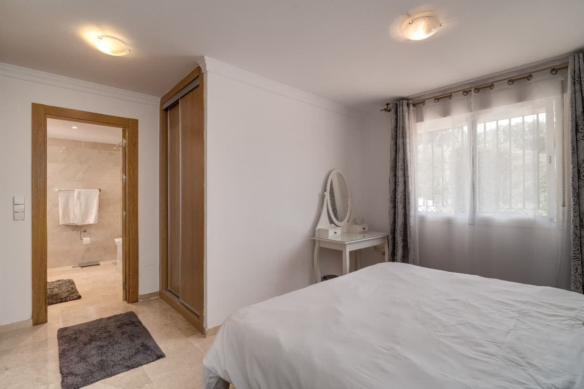 Middle Floor Apartment in La Mairena — photo 9 of 10