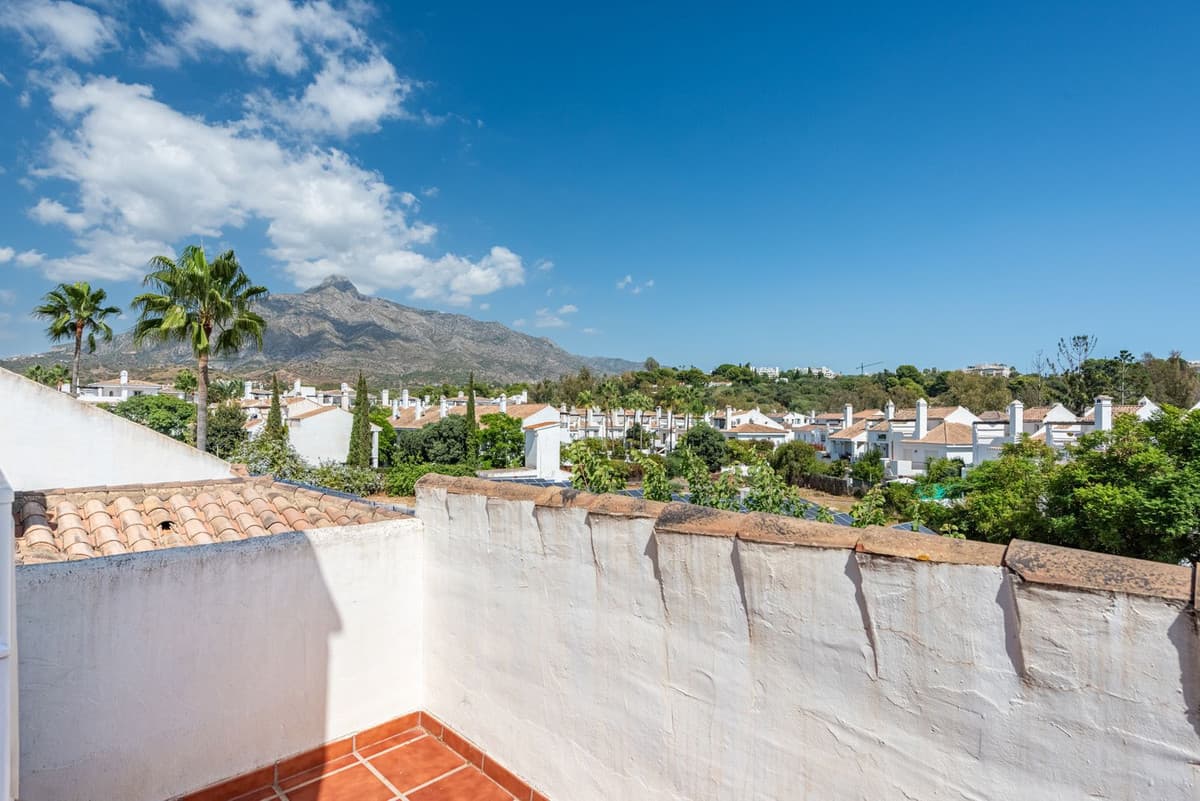 Townhouse in Nueva Andalucía — photo 3 of 10