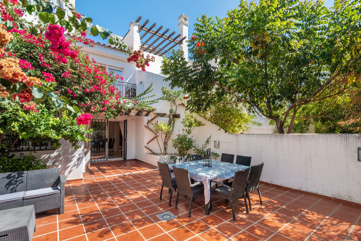 Townhouse in Nueva Andalucía — photo 6 of 10