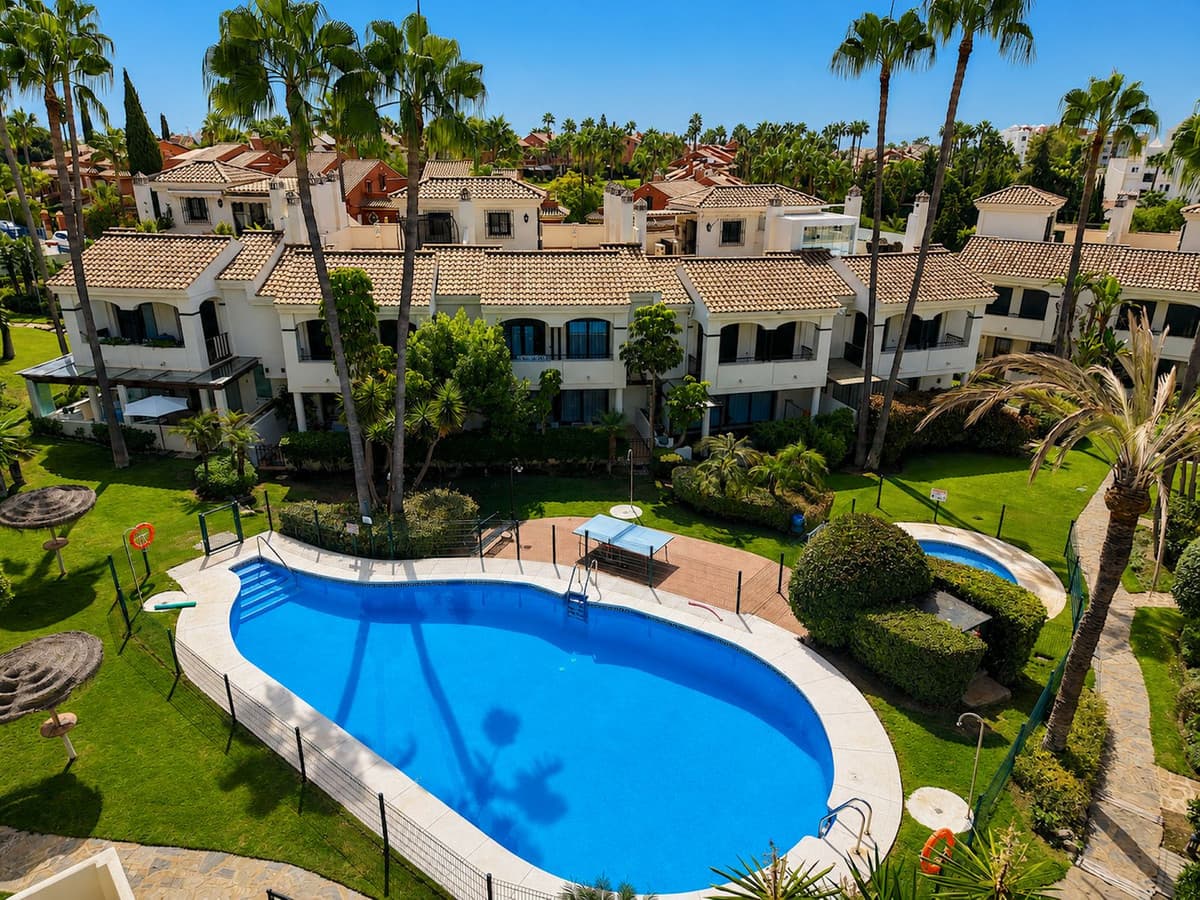 Townhouse in Estepona — photo 2 of 10