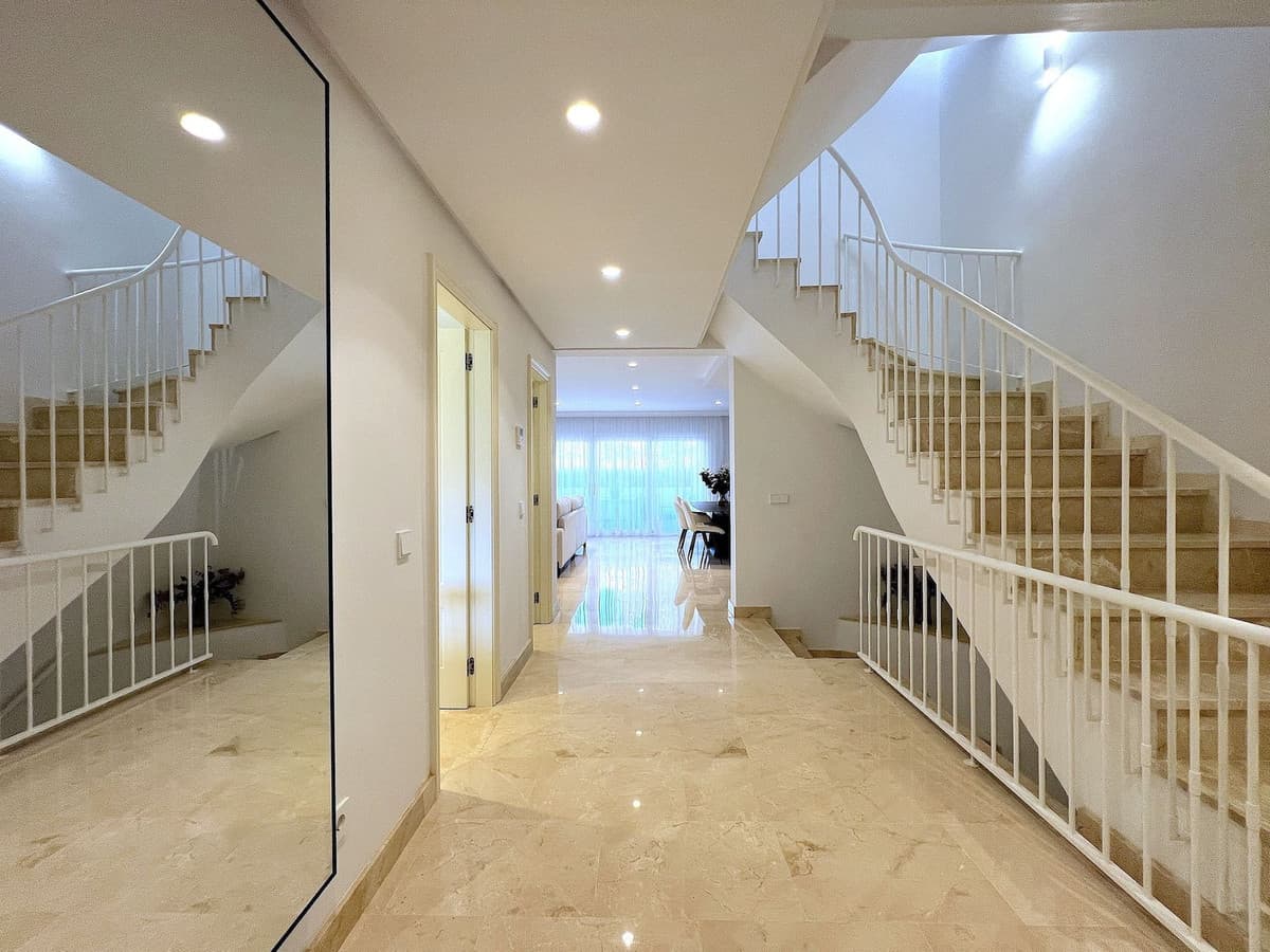 Townhouse in Estepona — photo 3 of 10