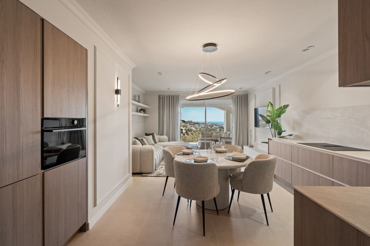 Middle Floor Apartment in Benahavís — photo 1 of 10