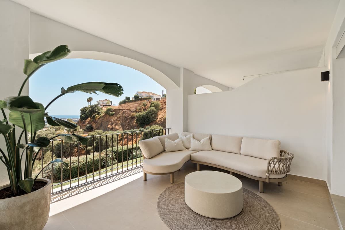Middle Floor Apartment in Benahavís — photo 7 of 10