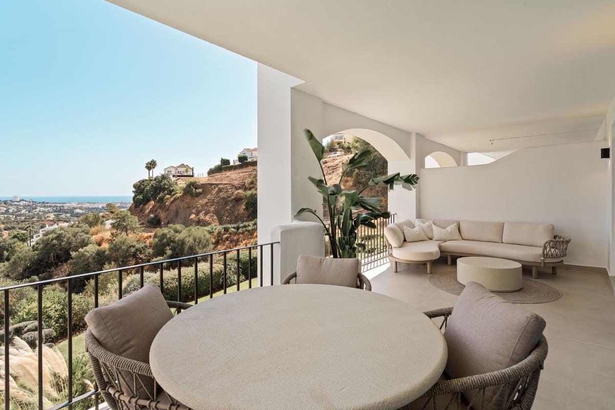 Middle Floor Apartment in Benahavís — photo 9 of 10