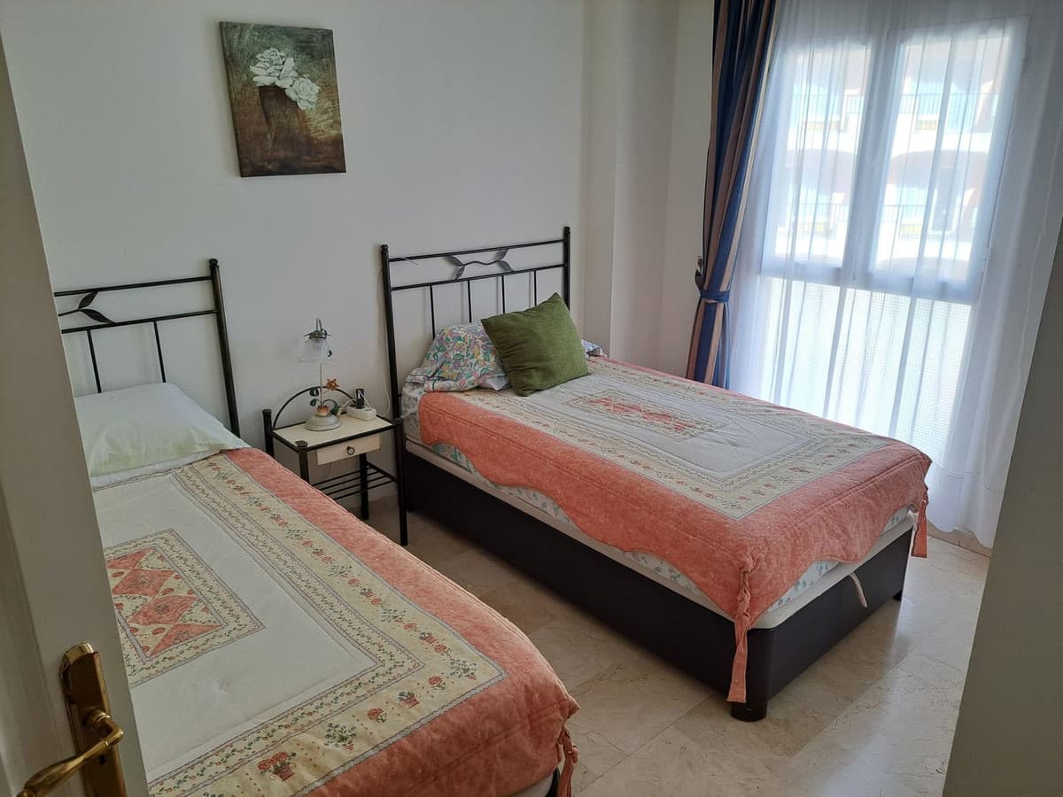 Middle Floor Apartment in Fuengirola — photo 2 of 10