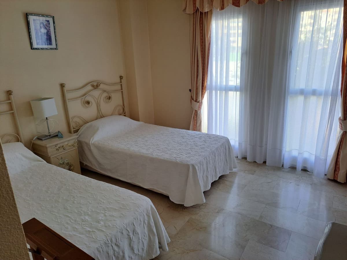 Middle Floor Apartment in Fuengirola — photo 3 of 10
