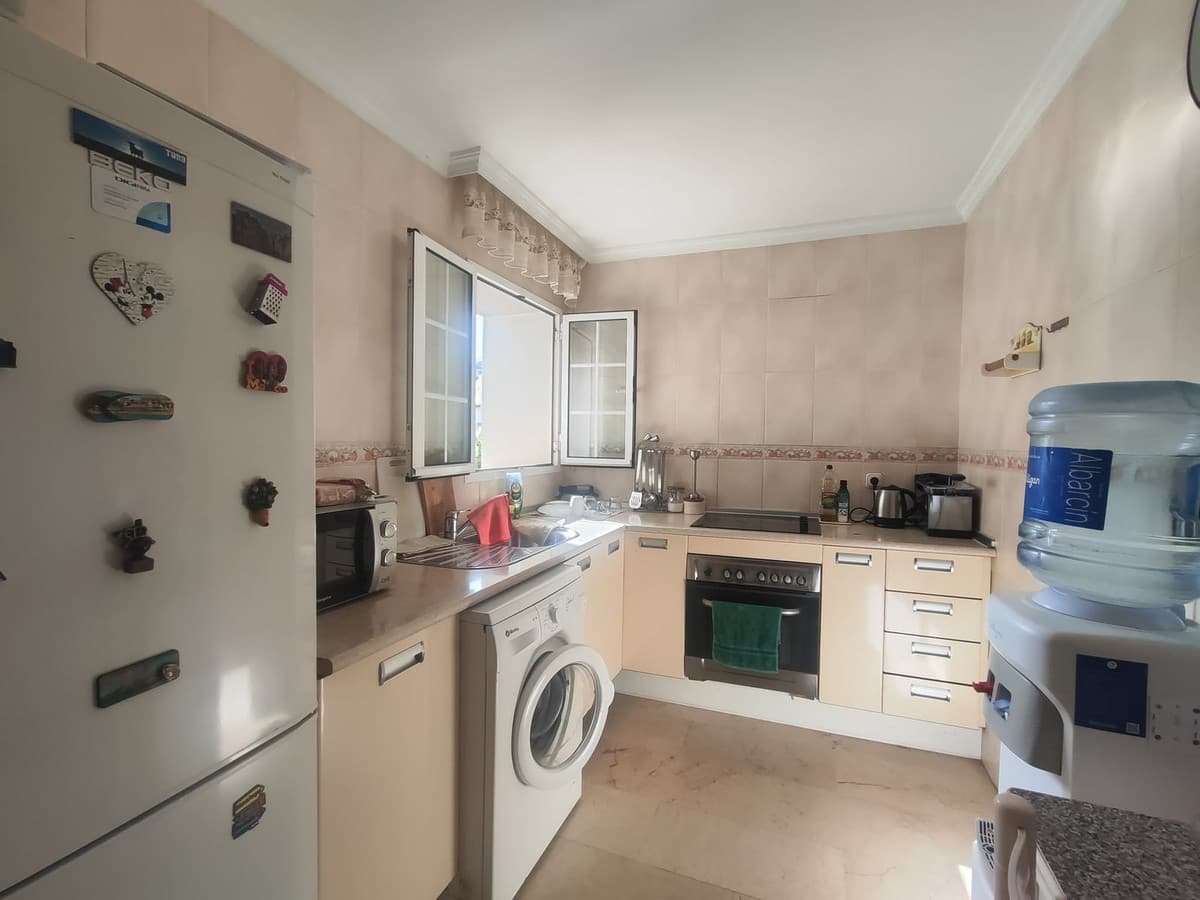 Middle Floor Apartment in Fuengirola — photo 4 of 10