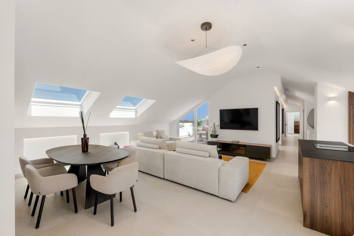 Top Floor Apartment in Nueva Andalucía — photo 1 of 10
