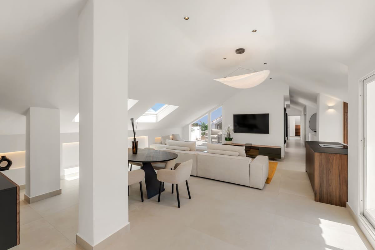 Top Floor Apartment in Nueva Andalucía — photo 2 of 10