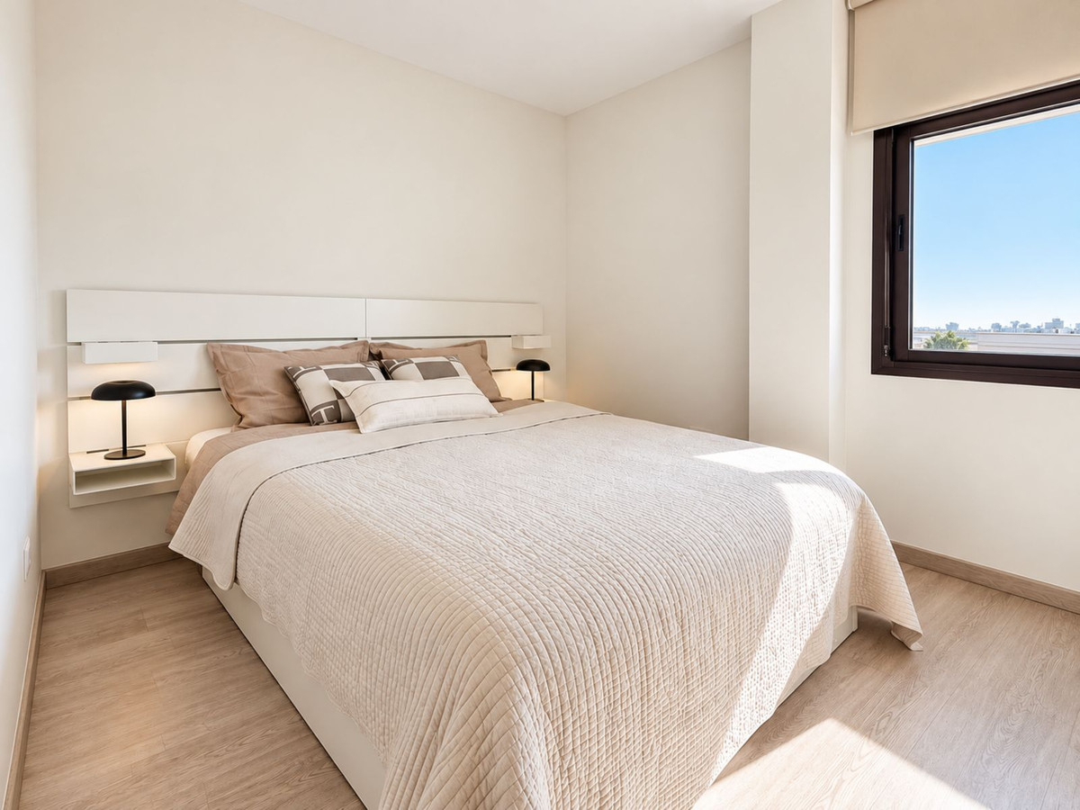 Middle Floor Apartment in The Golden Mile — photo 7 of 10