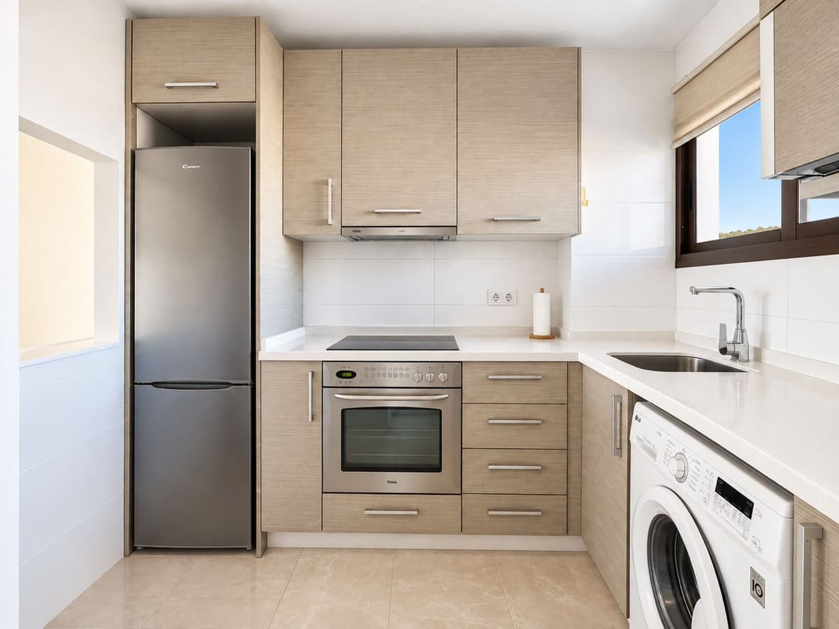 Middle Floor Apartment in The Golden Mile — photo 9 of 10