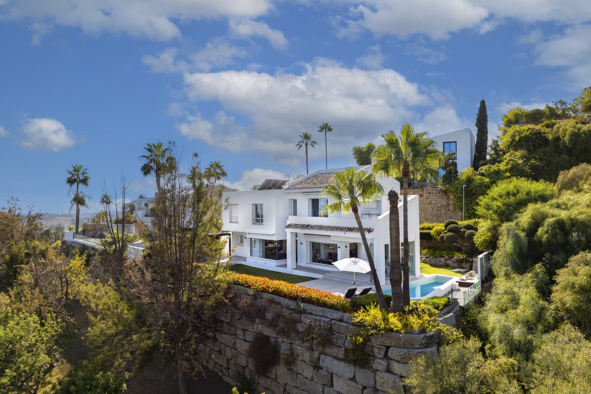 Detached Villa in Benahavís — photo 1 of 10