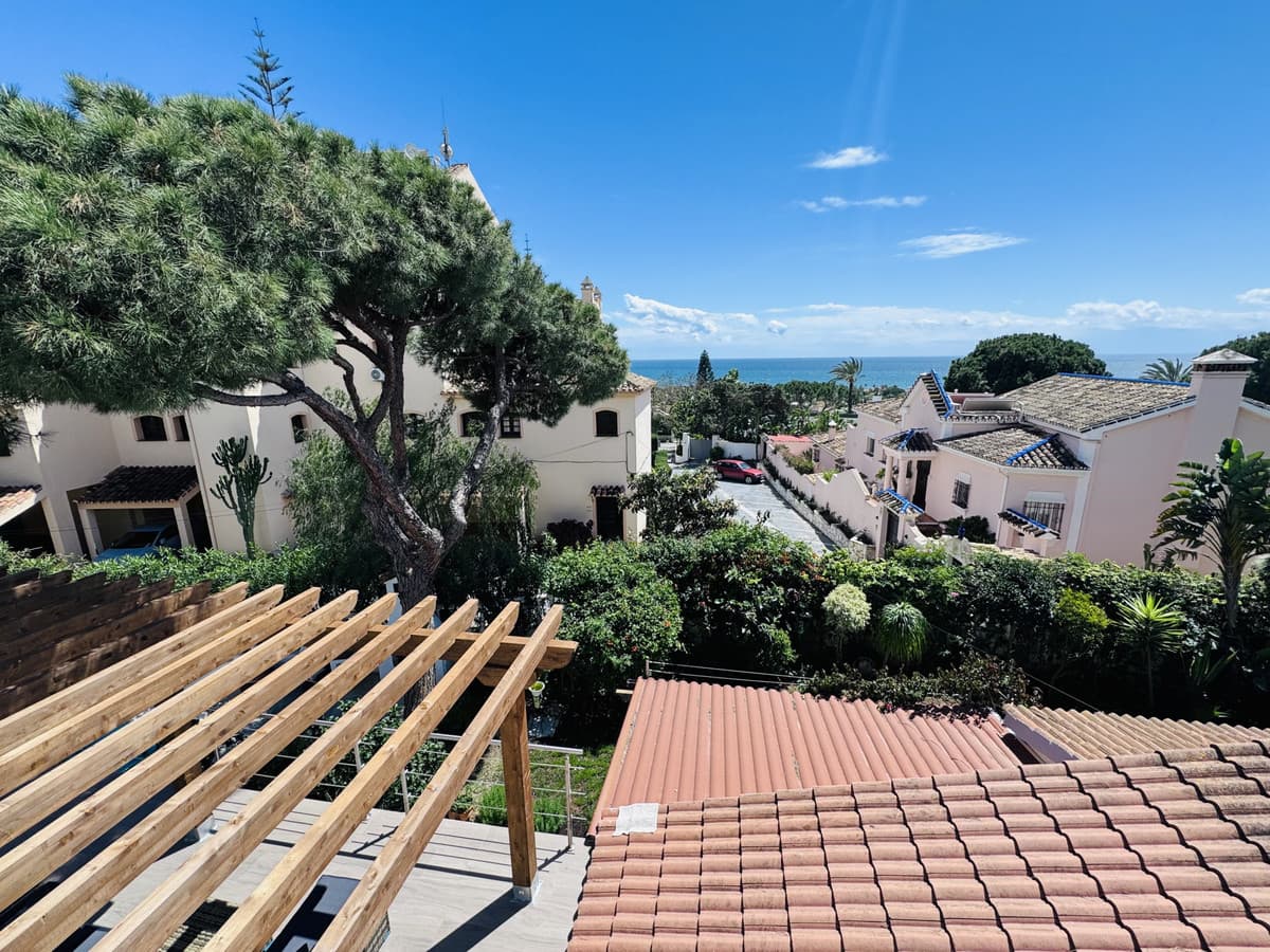 Detached Villa in Elviria — photo 2 of 10