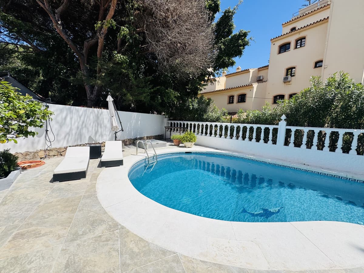 Detached Villa in Elviria — photo 3 of 10