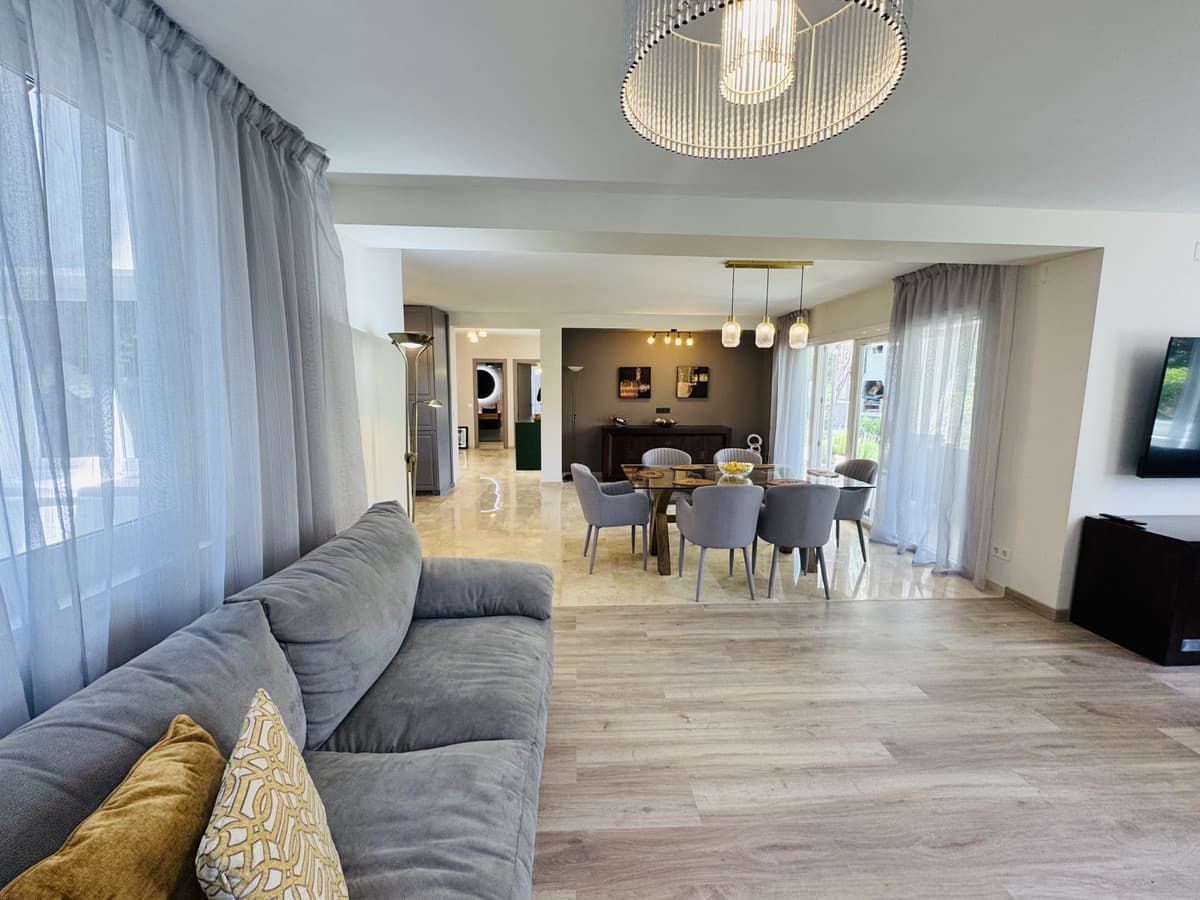 Detached Villa in Elviria — photo 4 of 10