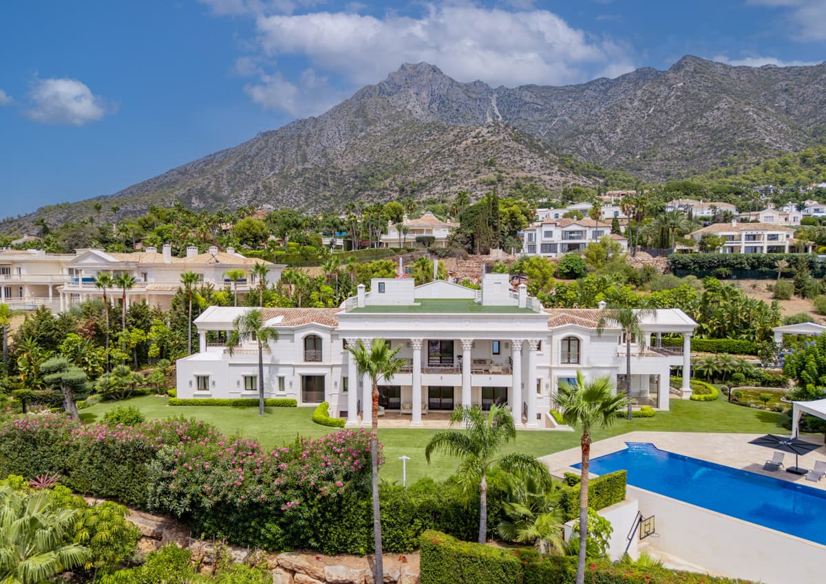 Detached Villa in Sierra Blanca — photo 1 of 10
