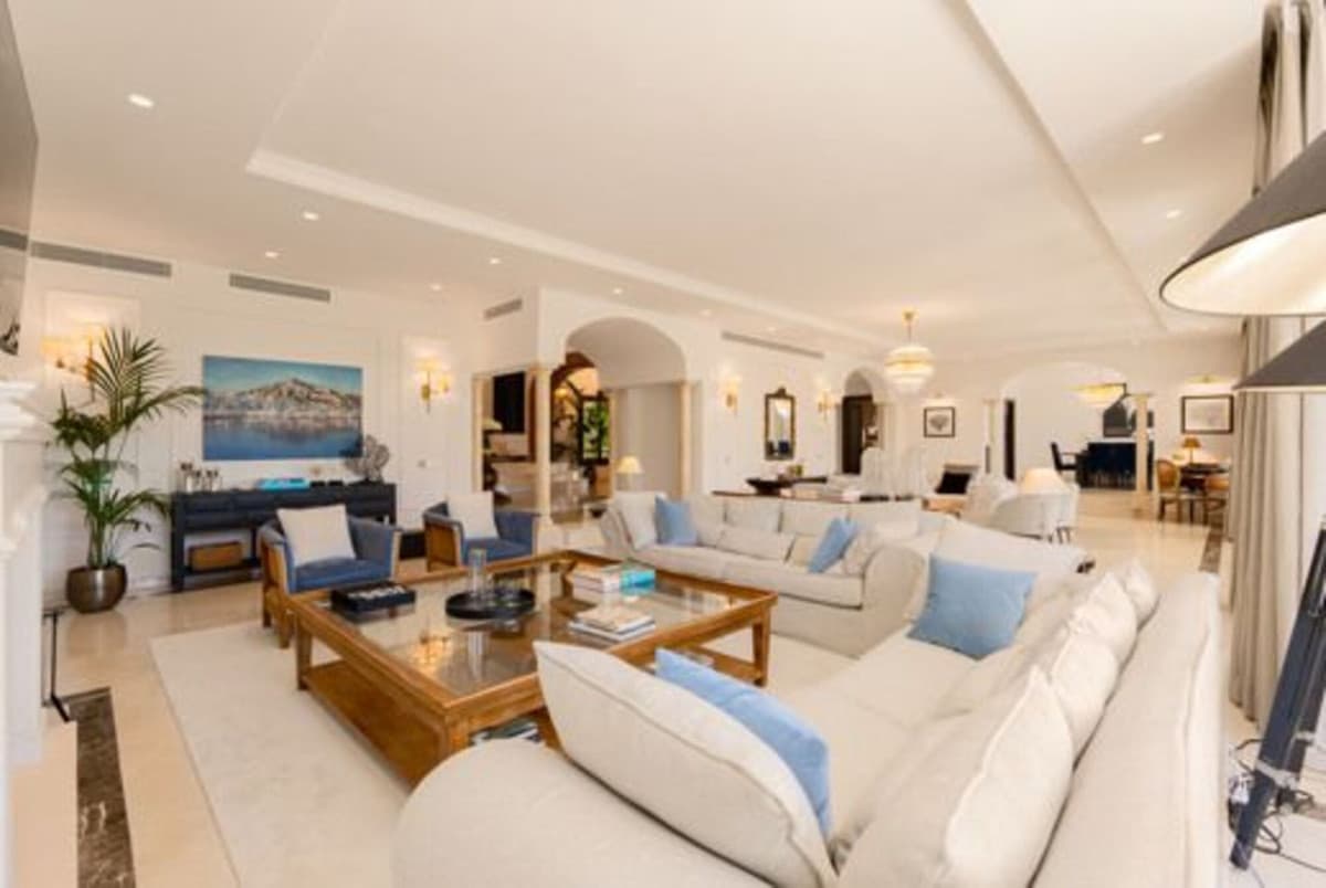 Detached Villa in Sierra Blanca — photo 3 of 10