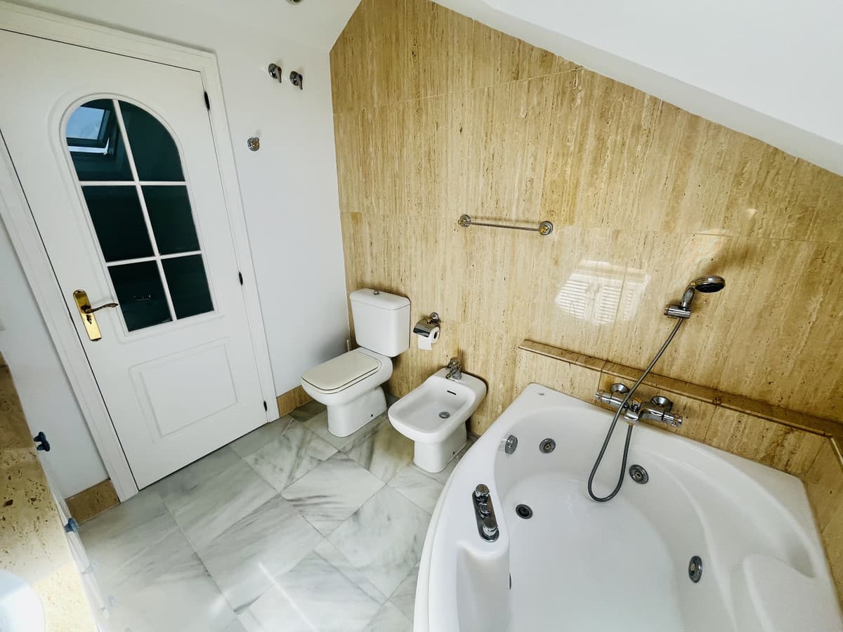 Townhouse in The Golden Mile — photo 9 of 10
