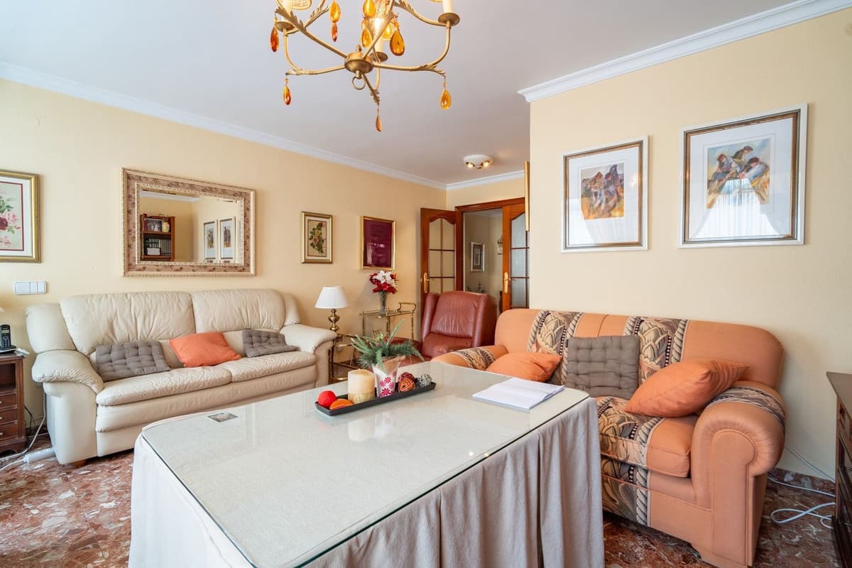 Middle Floor Apartment in La Victoria — photo 4 of 10