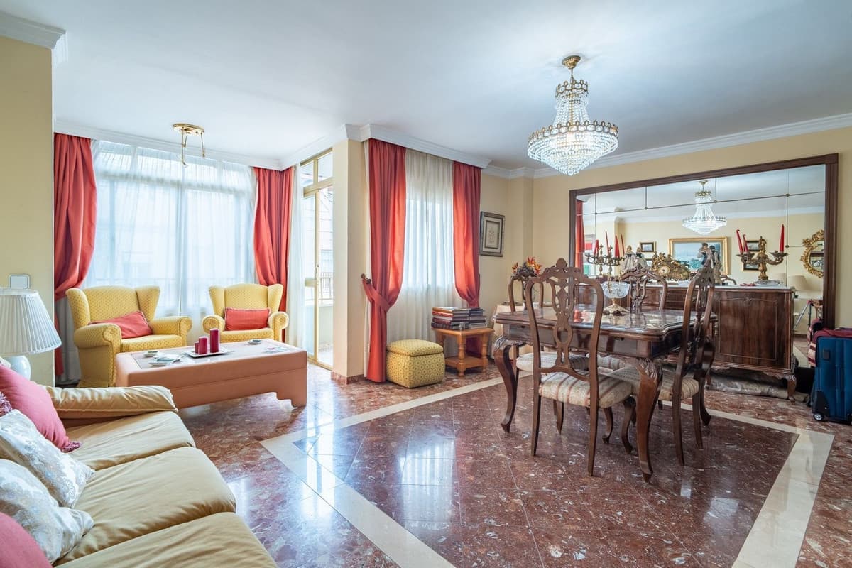 Middle Floor Apartment in La Victoria — photo 6 of 10