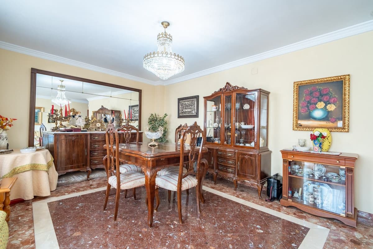 Middle Floor Apartment in La Victoria — photo 7 of 10