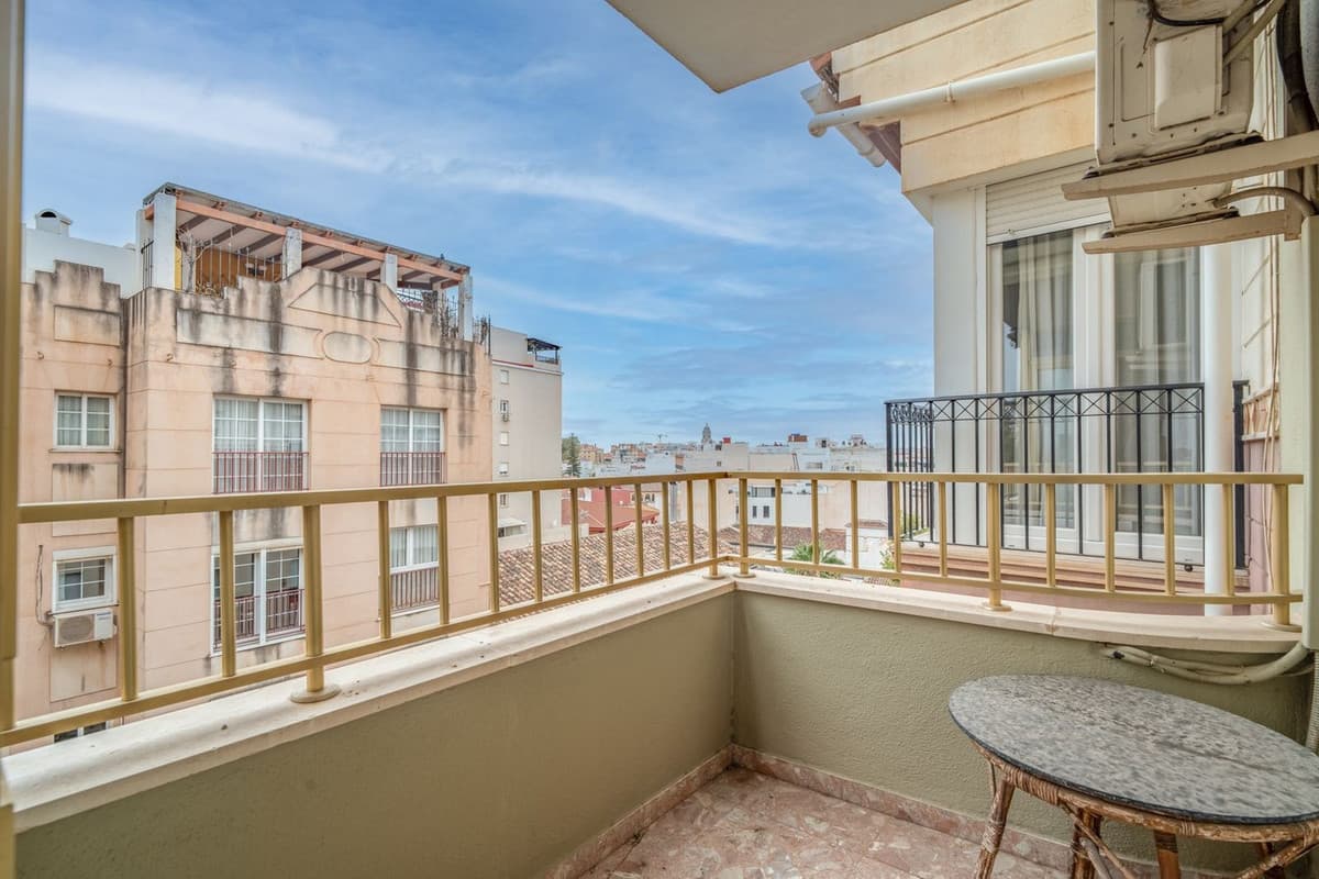 Middle Floor Apartment in La Victoria — photo 9 of 10
